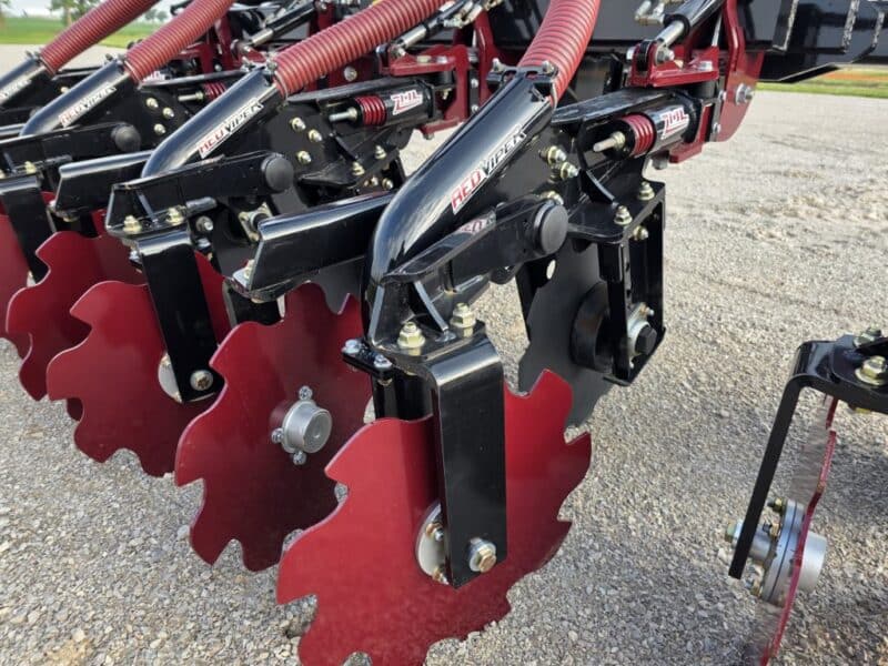 15′ ZML Tank bar w. 6 Red Viper Row Units on 30″ Spacings – FOLDING BAR
