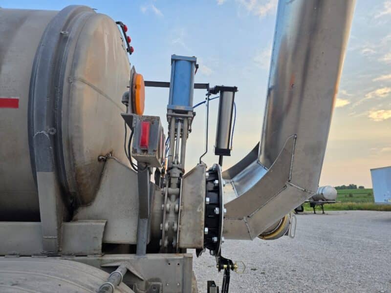 Dual 12″ U-4890 1996 Trailer 6000 Gallon Stainless Steel Semi Tanker w. 20″ Swivel