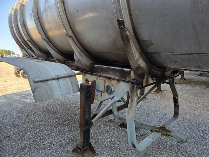 U-4886 1989 Bar-Bel 7000 Gallon Stainless Steel Semi Tanker