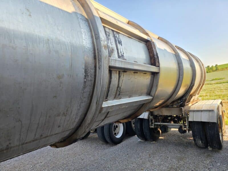 U-4886 1989 Bar-Bel 7000 Gallon Stainless Steel Semi Tanker