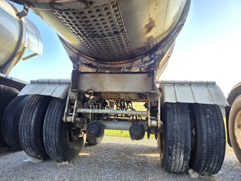 U-4886 1989 Bar-Bel 7000 Gallon Stainless Steel Semi Tanker