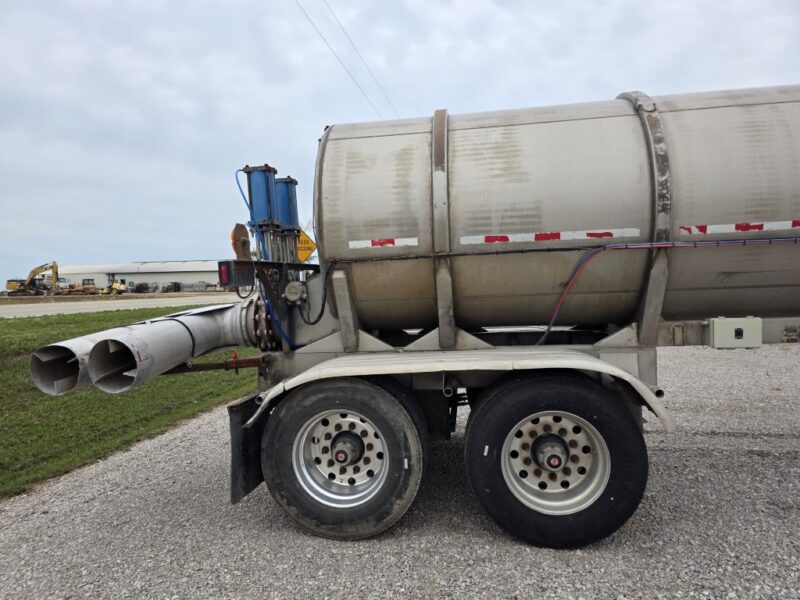 Dual 12″ U-4894 2003 West-Mark 6400 Gallon Stainless Steel Semi Tanker