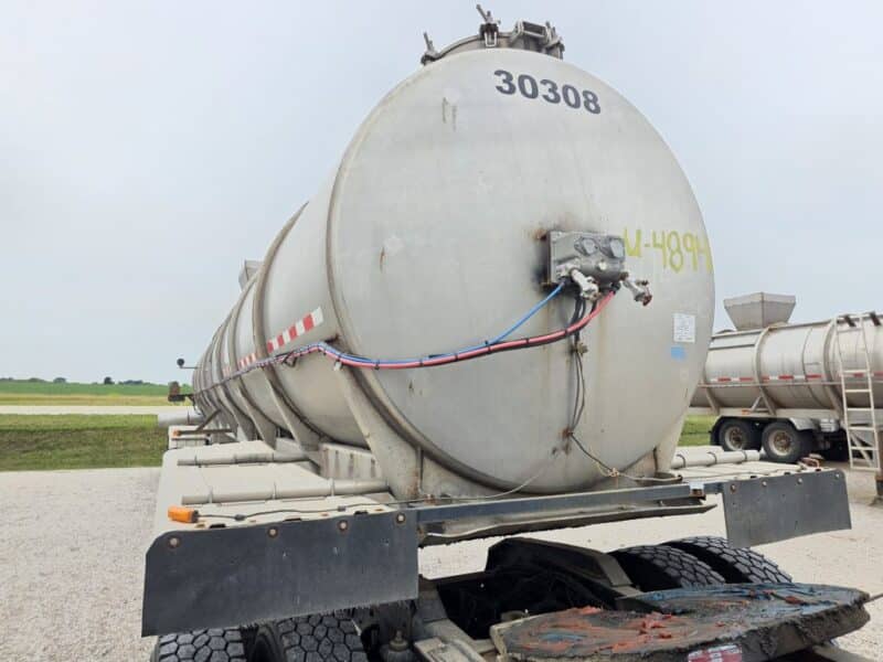 Dual 12″ U-4894 2003 West-Mark 6400 Gallon Stainless Steel Semi Tanker