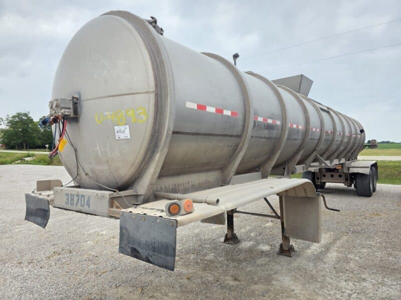 Dual 12″ U-4893 1987 Fruehauf 6700 Gallon Stainless Steel Semi Tanker