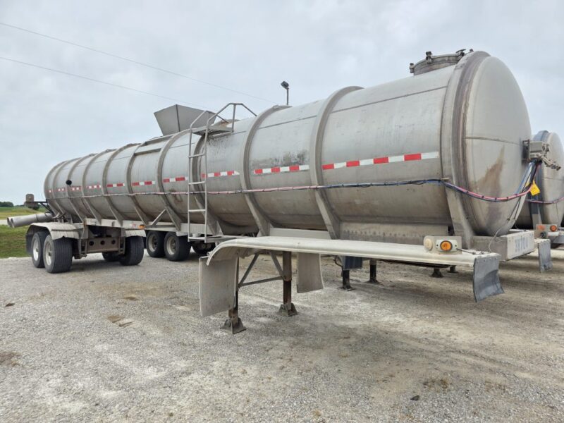 Dual 12″ U-4893 1987 Fruehauf 6700 Gallon Stainless Steel Semi Tanker