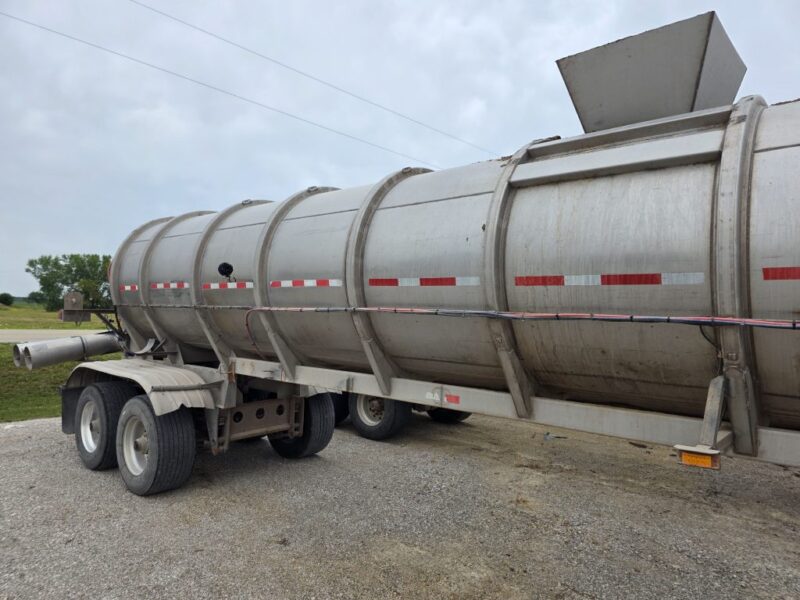 Dual 12″ U-4893 1987 Fruehauf 6700 Gallon Stainless Steel Semi Tanker
