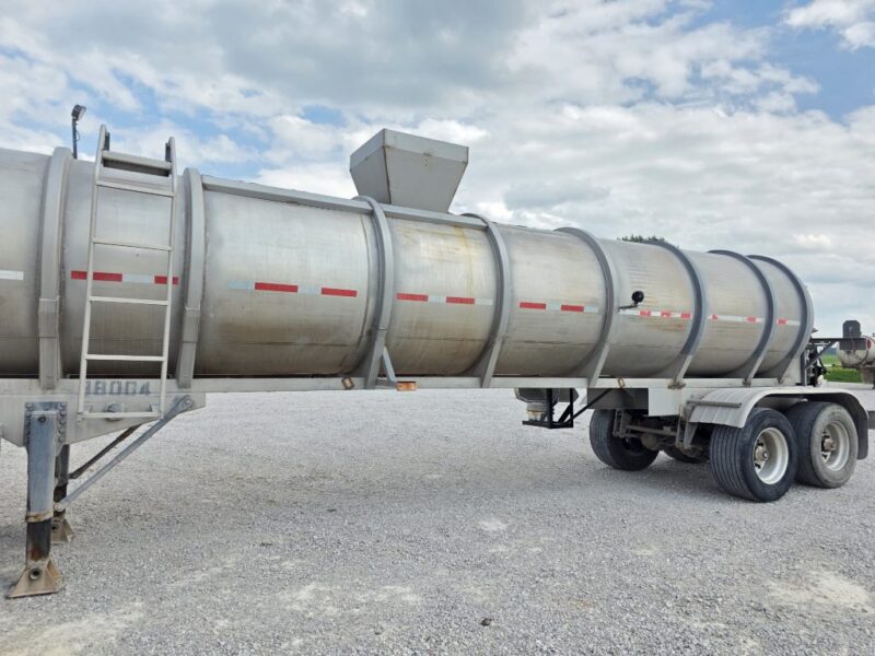 Dual 12″ Swivel U-4888 1980 Polar 6000 Gallon Stainless Steel Semi Tanker