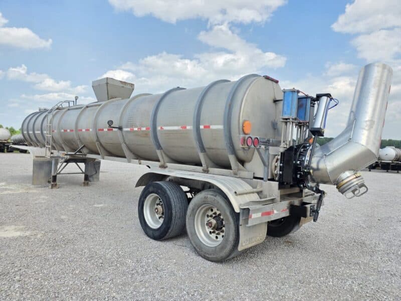 Dual 12″ Swivel U-4888 1980 Polar 6000 Gallon Stainless Steel Semi Tanker