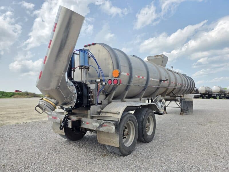 Dual 12″ Swivel U-4888 1980 Polar 6000 Gallon Stainless Steel Semi Tanker