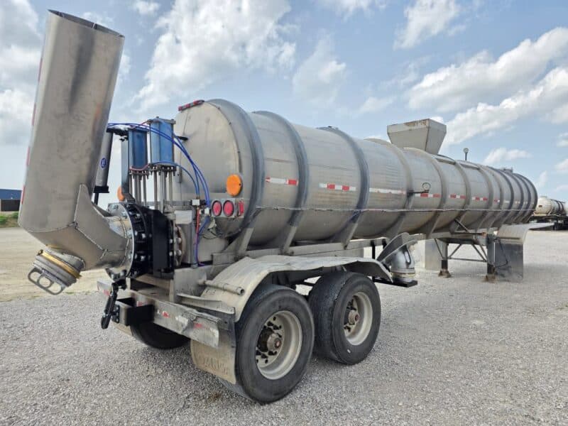 Dual 12″ Swivel U-4888 1980 Polar 6000 Gallon Stainless Steel Semi Tanker