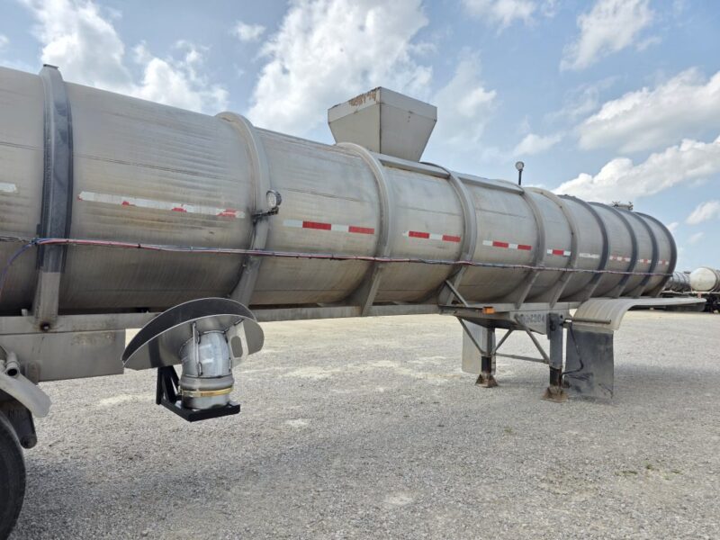Dual 12″ Swivel U-4888 1980 Polar 6000 Gallon Stainless Steel Semi Tanker