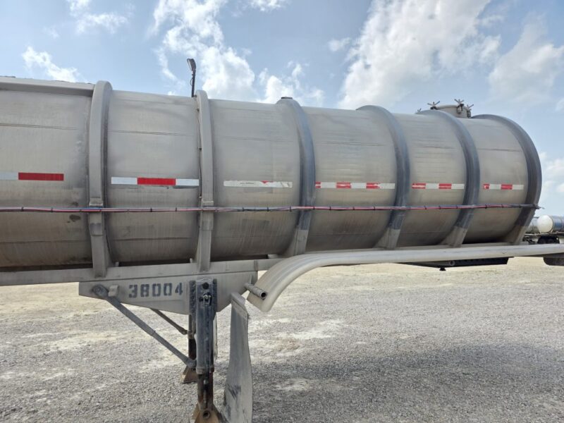 Dual 12″ Swivel U-4888 1980 Polar 6000 Gallon Stainless Steel Semi Tanker