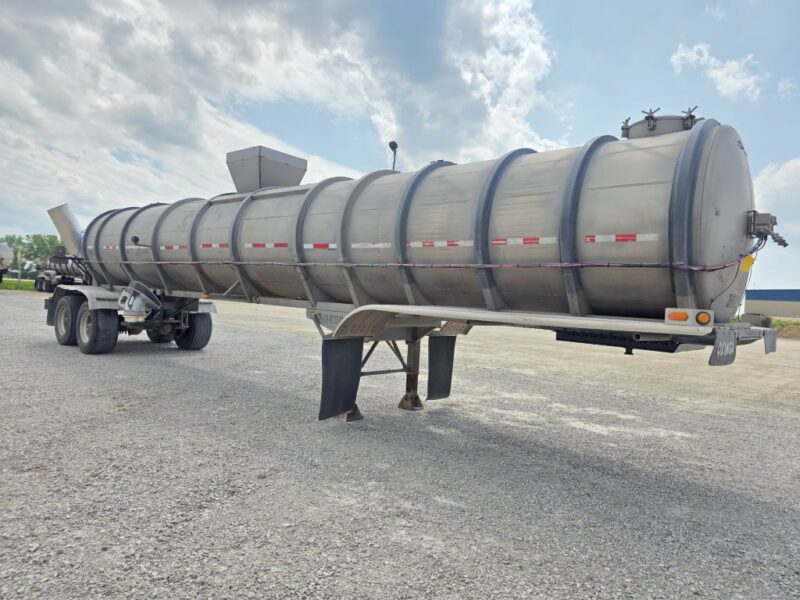 Dual 12″ Swivel U-4888 1980 Polar 6000 Gallon Stainless Steel Semi Tanker