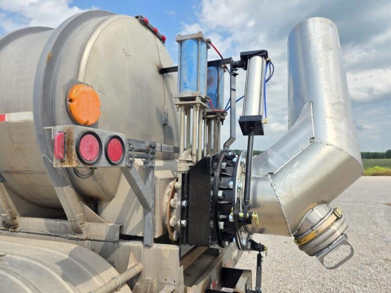 Dual 12″ Swivel U-4888 1980 Polar 6000 Gallon Stainless Steel Semi Tanker