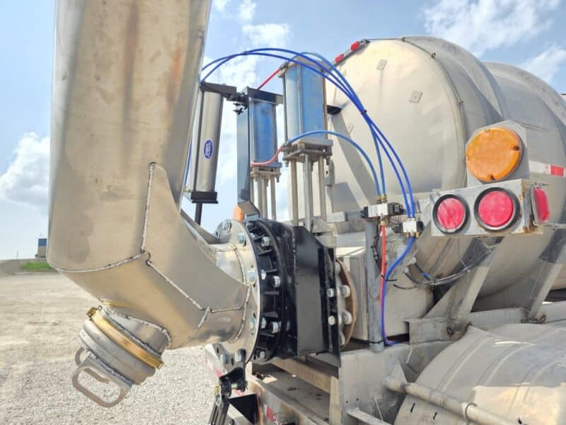 Dual 12″ Swivel U-4888 1980 Polar 6000 Gallon Stainless Steel Semi Tanker