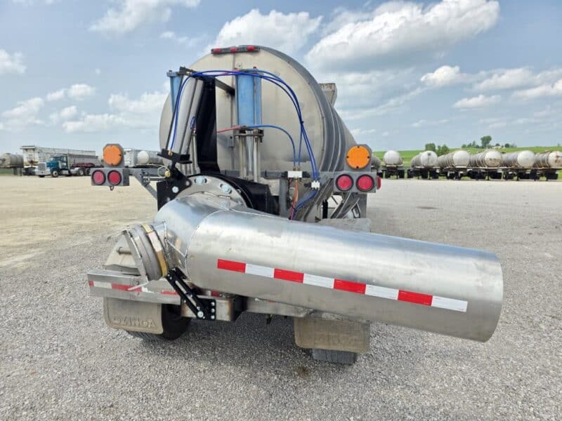Dual 12″ Swivel U-4888 1980 Polar 6000 Gallon Stainless Steel Semi Tanker