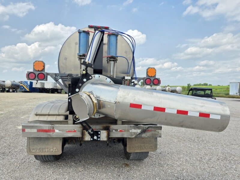 Dual 12″ Swivel U-4888 1980 Polar 6000 Gallon Stainless Steel Semi Tanker