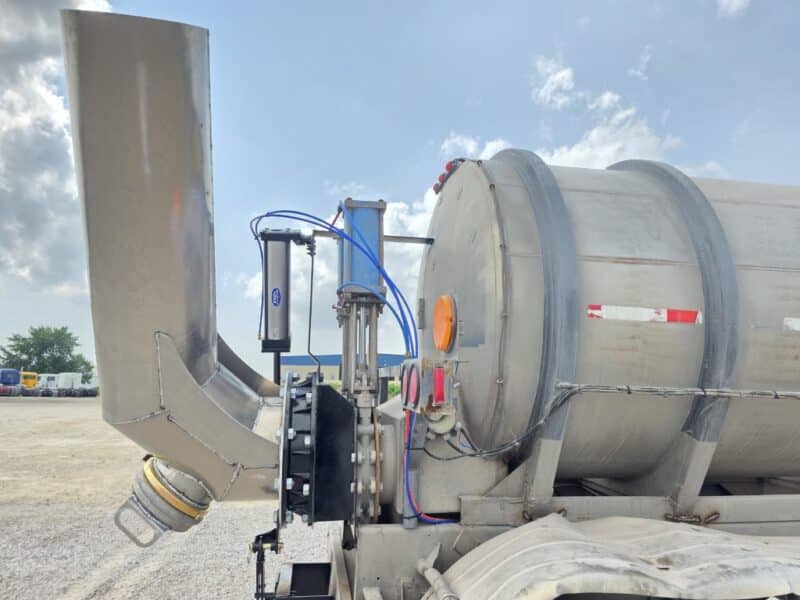 Dual 12″ Swivel U-4888 1980 Polar 6000 Gallon Stainless Steel Semi Tanker