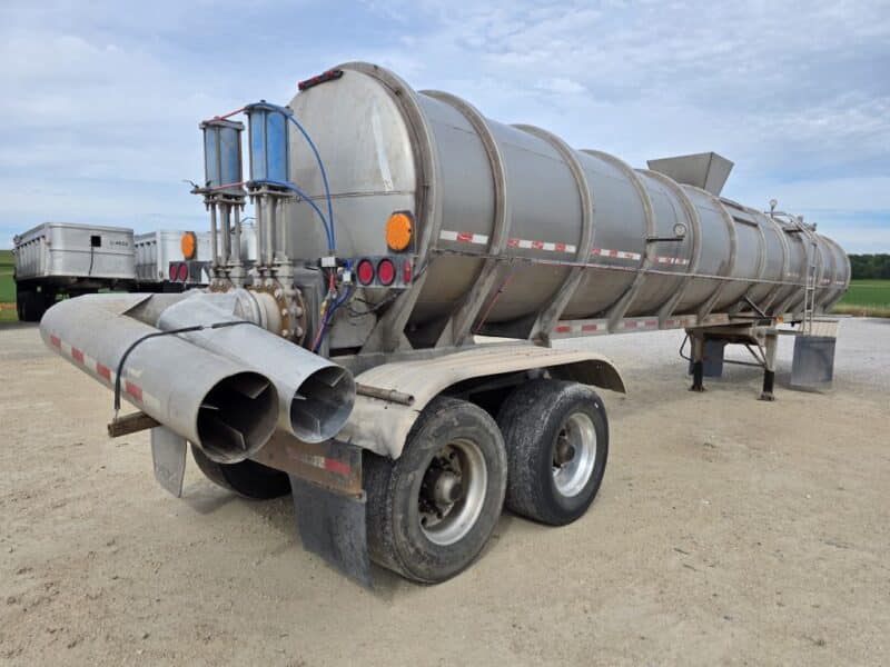 Dual 12″ U-4891 1987 Fruehauf 6700 Gallon Stainless Steel Semi Tanker