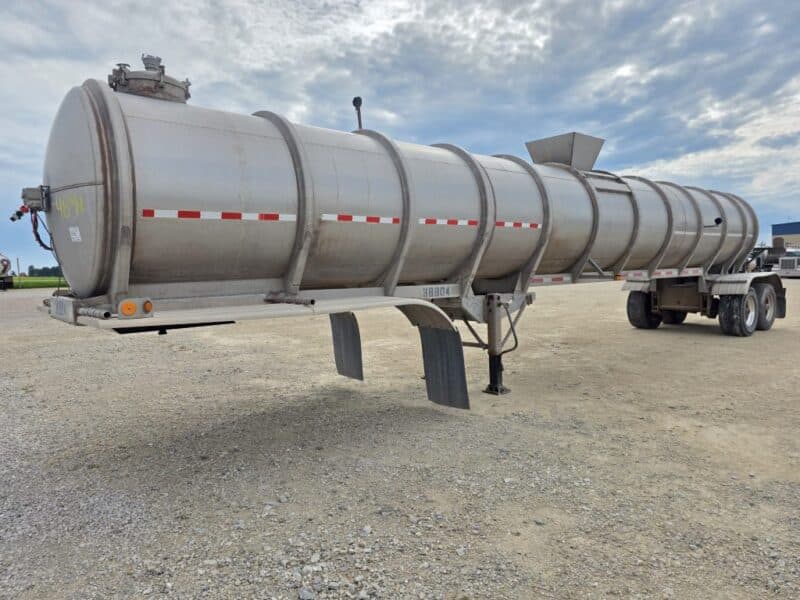 Dual 12″ U-4891 1987 Fruehauf 6700 Gallon Stainless Steel Semi Tanker