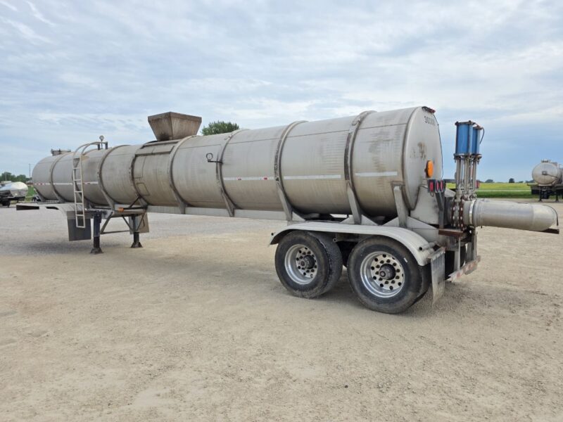 Dual 12″ U-4894 2003 West-Mark 6400 Gallon Stainless Steel Semi Tanker