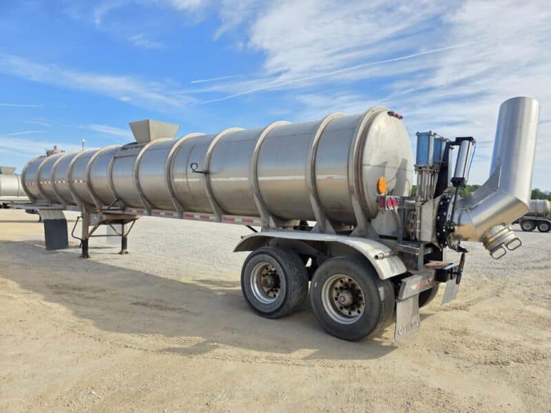 Dual 12″ U-4891 1987 Fruehauf 6700 Gallon Stainless Steel Semi Tanker w. 20″ Swivel