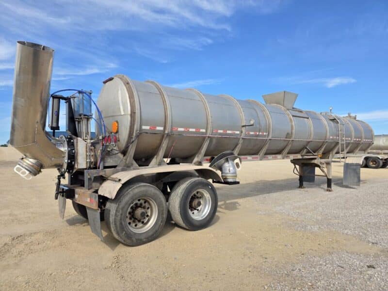 Dual 12″ U-4891 1987 Fruehauf 6700 Gallon Stainless Steel Semi Tanker w. 20″ Swivel