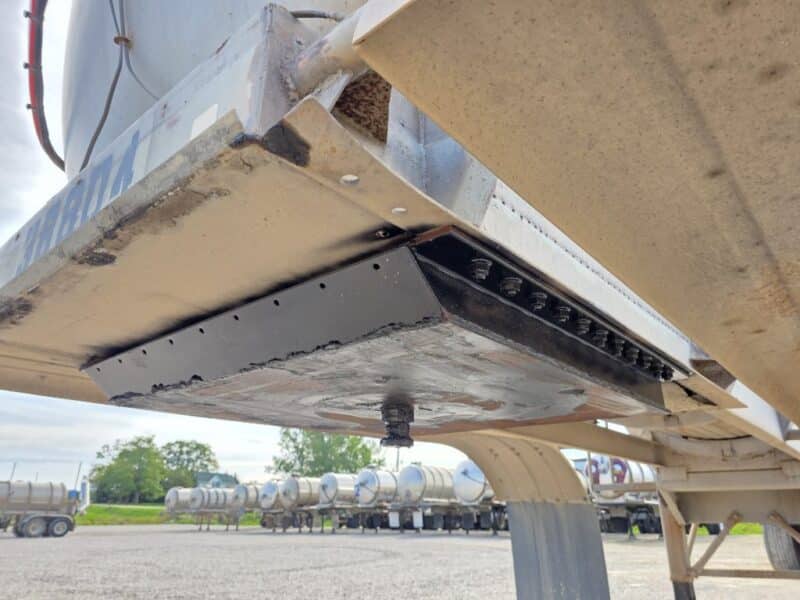 Dual 12″ U-4891 1987 Fruehauf 6700 Gallon Stainless Steel Semi Tanker w. 20″ Swivel