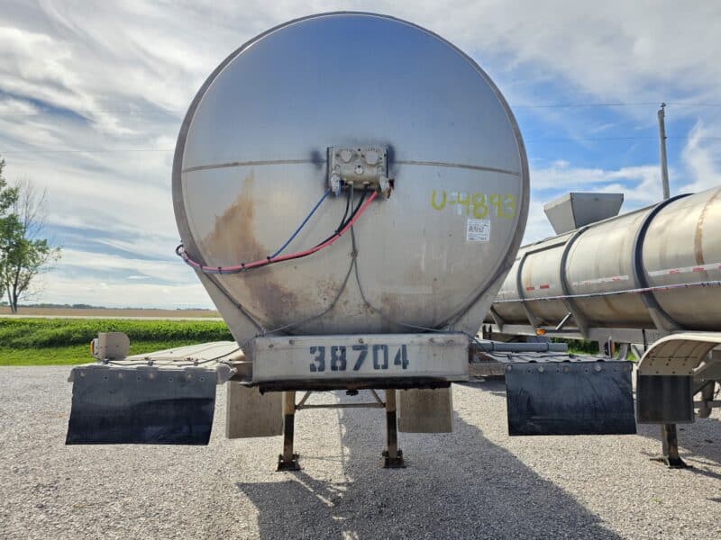 Dual 12″ U-4893 1987 Fruehauf 6700 Gallon Stainless Steel Semi Tanker w. 20″ Swivel