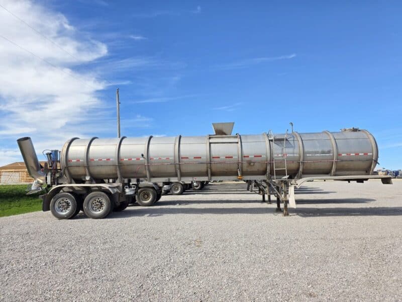 Dual 12″ U-4893 1987 Fruehauf 6700 Gallon Stainless Steel Semi Tanker w. 20″ Swivel