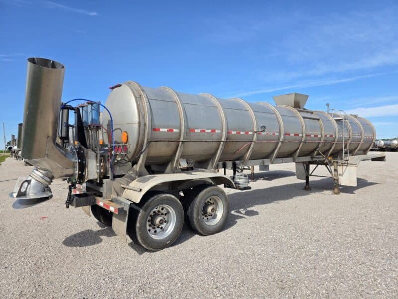 Dual 12″ U-4893 1987 Fruehauf 6700 Gallon Stainless Steel Semi Tanker w. 20″ Swivel