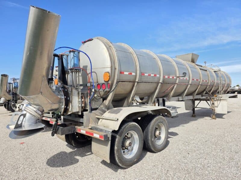 Dual 12″ U-4893 1987 Fruehauf 6700 Gallon Stainless Steel Semi Tanker w. 20″ Swivel