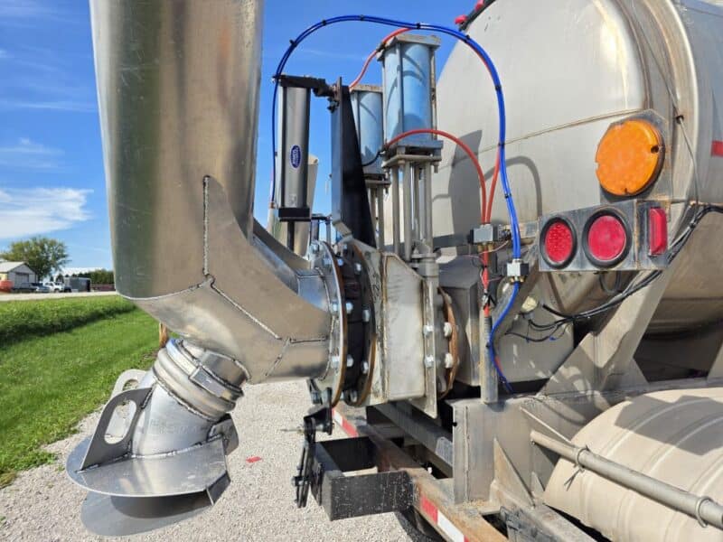 Dual 12″ U-4893 1987 Fruehauf 6700 Gallon Stainless Steel Semi Tanker w. 20″ Swivel