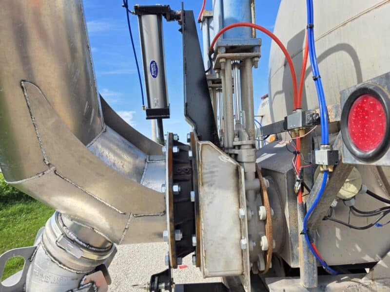 Dual 12″ U-4893 1987 Fruehauf 6700 Gallon Stainless Steel Semi Tanker w. 20″ Swivel