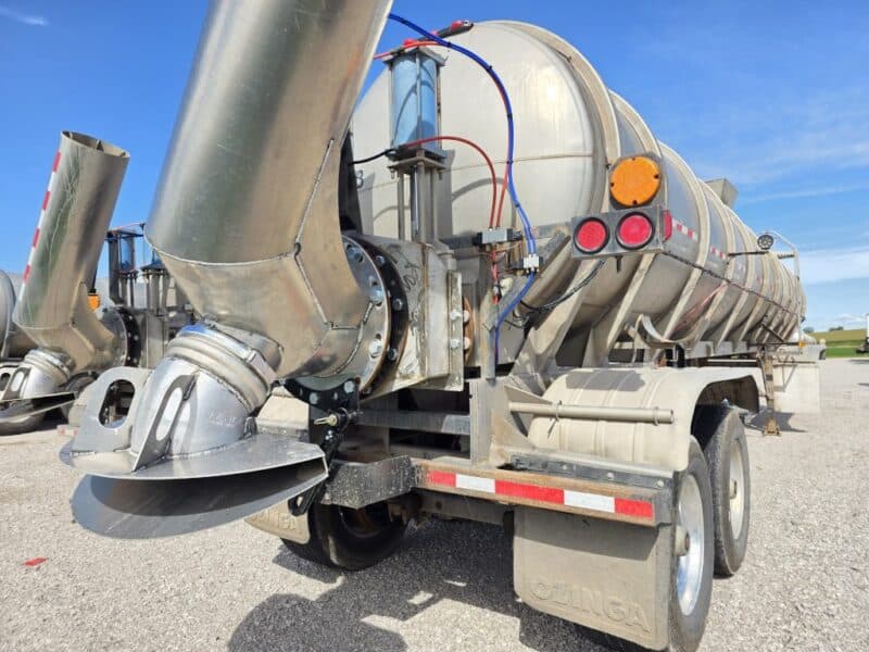 Dual 12″ U-4893 1987 Fruehauf 6700 Gallon Stainless Steel Semi Tanker w. 20″ Swivel