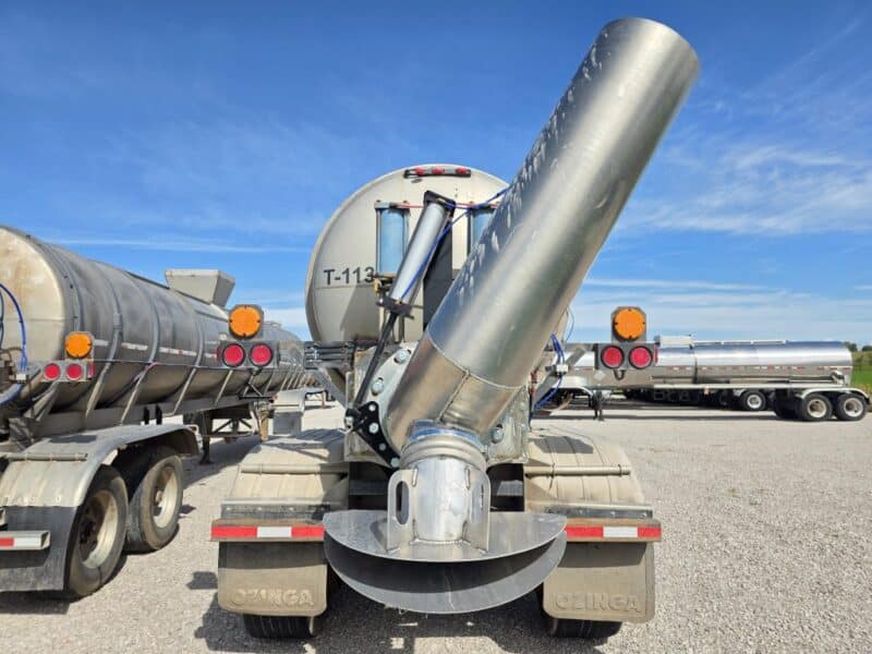 Dual 12″ U-4893 1987 Fruehauf 6700 Gallon Stainless Steel Semi Tanker w. 20″ Swivel