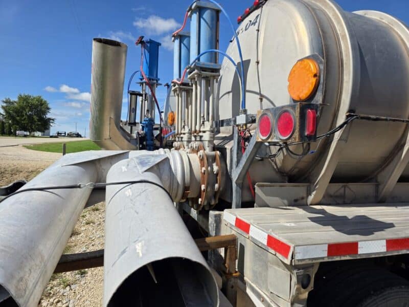 Dual 12″ U-4889 1985 Brenner 6000 Gallon Stainless Steel Semi Tanker