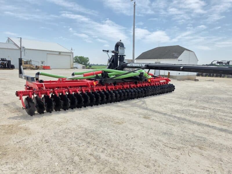 New Phil’s 28′ Pottinger Terradisc with 8″ HD Frame & Stinger