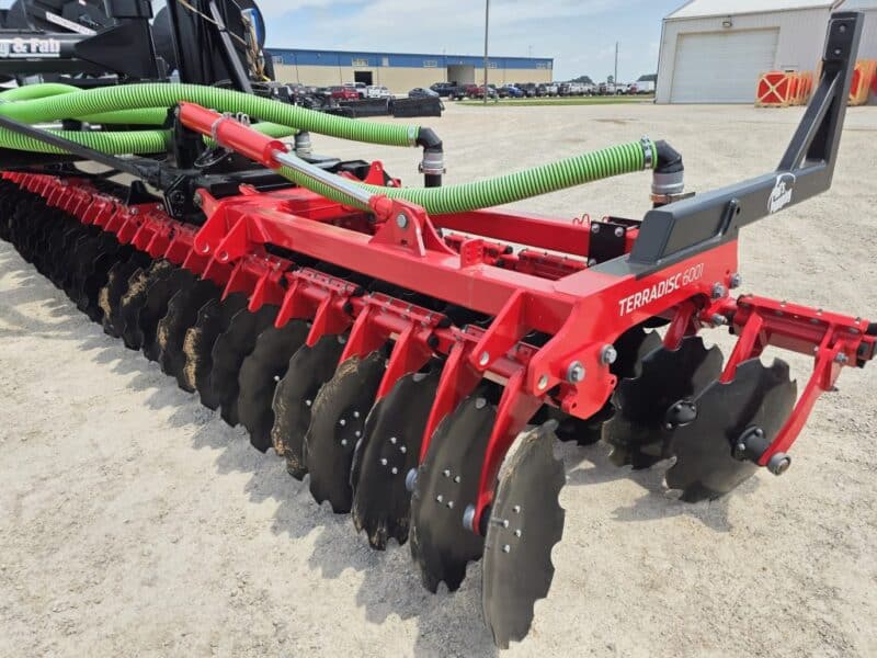 New Phil’s 28′ Pottinger Terradisc with 8″ HD Frame & Stinger