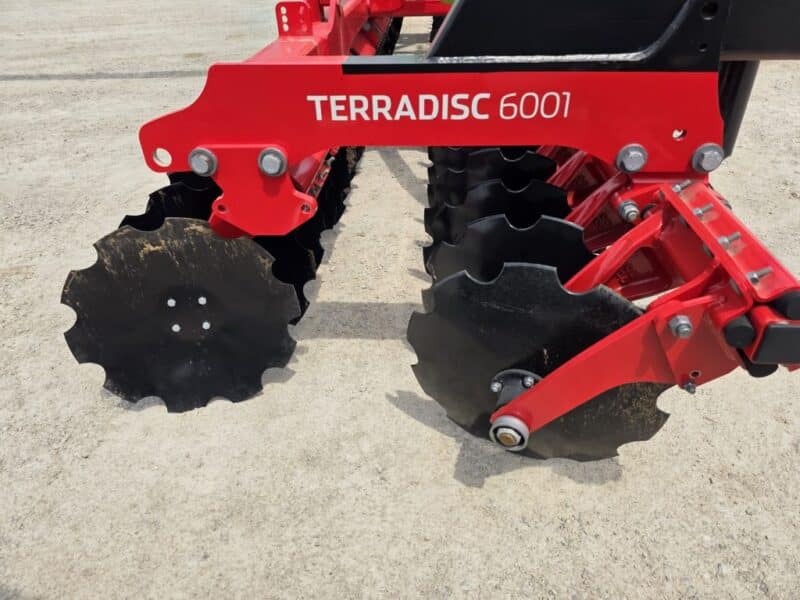 New Phil’s 28′ Pottinger Terradisc with 8″ HD Frame & Stinger