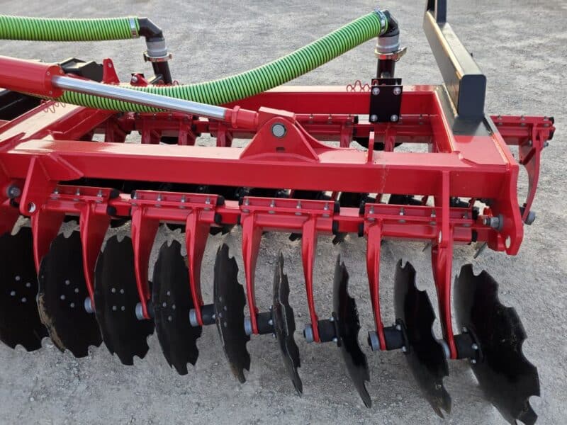 New Phil’s 28′ Pottinger Terradisc with 8″ HD Frame & Stinger