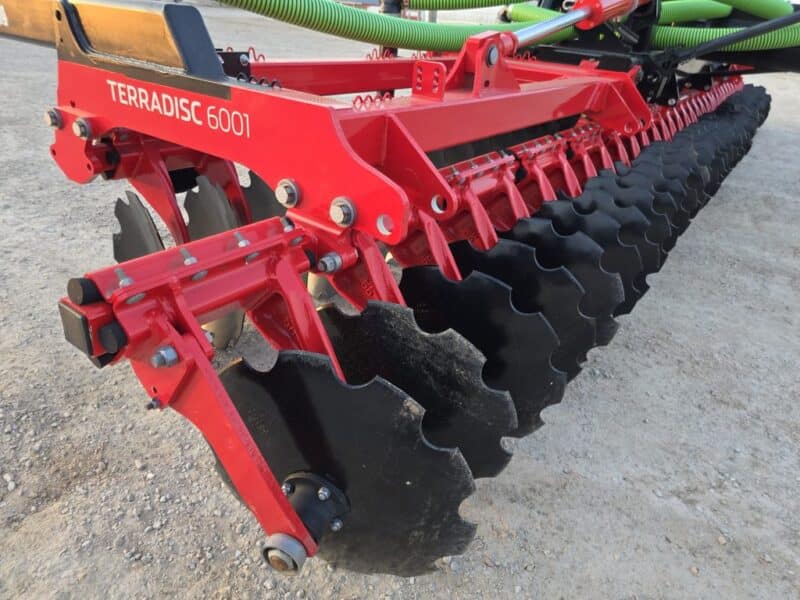 New Phil’s 28′ Pottinger Terradisc with 8″ HD Frame & Stinger