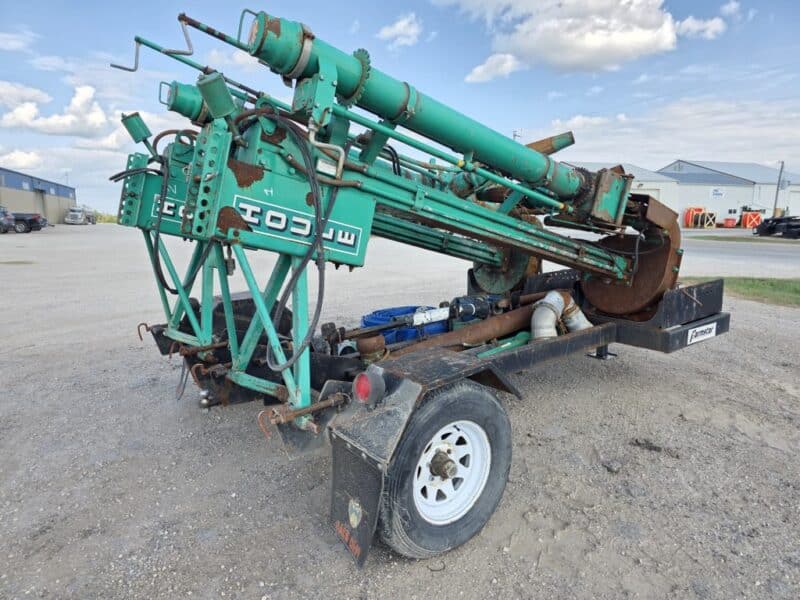 (2) 8′ Houle Pit Pumps and Trailer