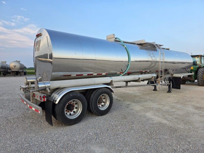 U-4899 1995 STE 7000 Gallon Stainless Steel Semi Tanker