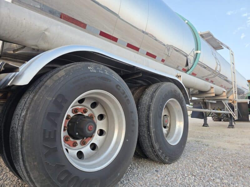 U-4899 1995 STE 7000 Gallon Stainless Steel Semi Tanker