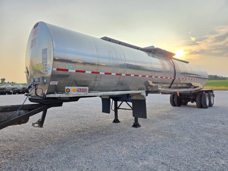 U-4900 1988 Heil 6500 Gallon Stainless Steel Semi Tanker