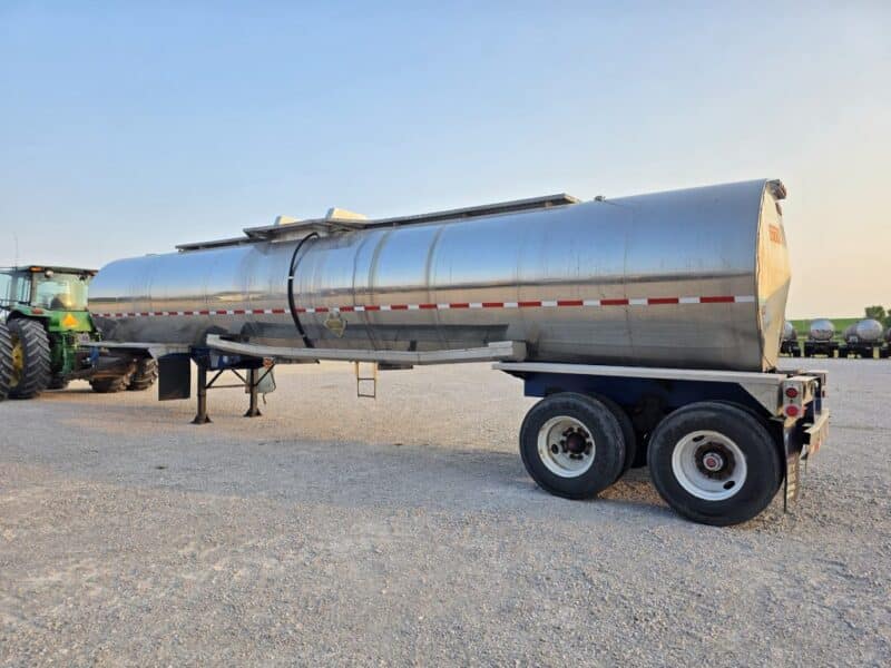 U-4900 1988 Heil 6500 Gallon Stainless Steel Semi Tanker