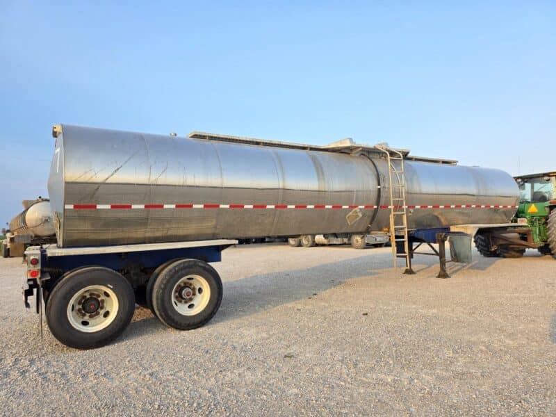 U-4900 1988 Heil 6500 Gallon Stainless Steel Semi Tanker