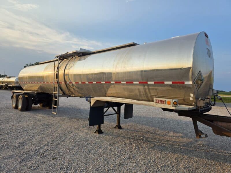 U-4900 1988 Heil 6500 Gallon Stainless Steel Semi Tanker