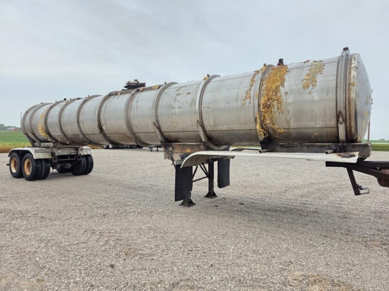 U-4898 1995 Brenner 7000 Gallon Stainless Steel Semi Tanker
